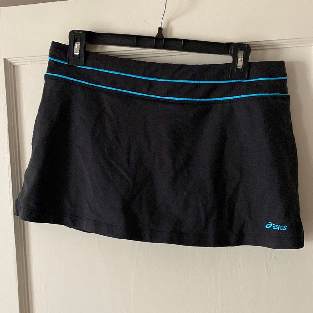 Low rise Asics skort